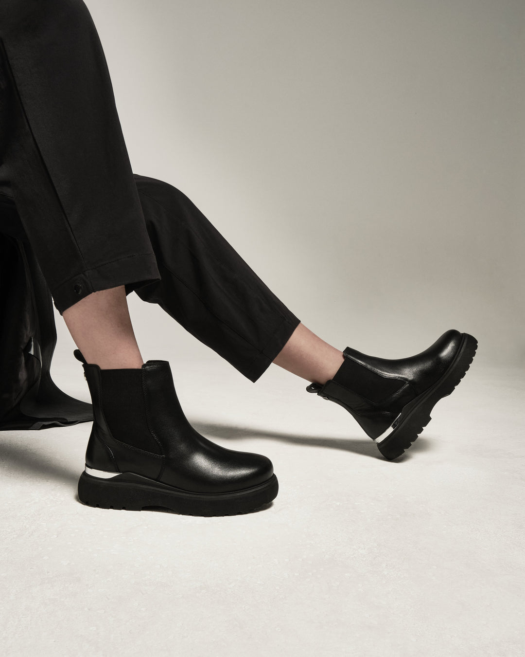 How to Wear Boots and Jeans: The Ultimate Women’s Style Guide